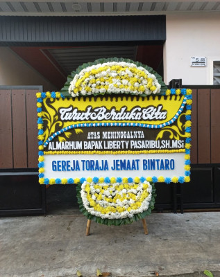 Papan Bunga Duka di Kayoa Utara